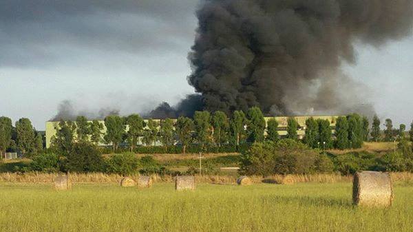 Incendio nella discarica di Roncigliano